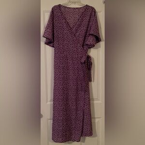 💜🌸💜Elegant Lavender Purple w/small Cream/White Flowers Wrap Dress